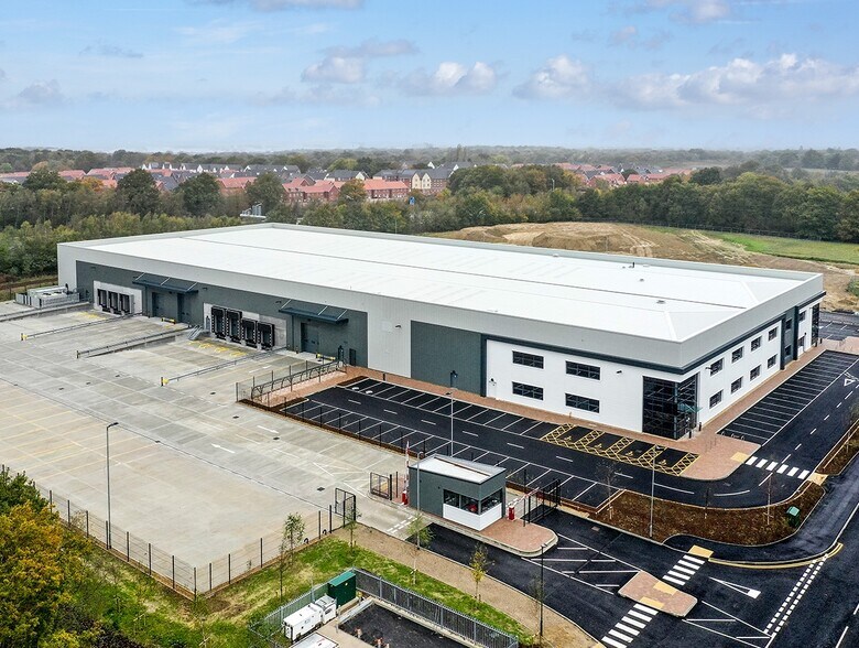Copthorne Way, Crawley for sale - Primary Photo - Image 1 of 1