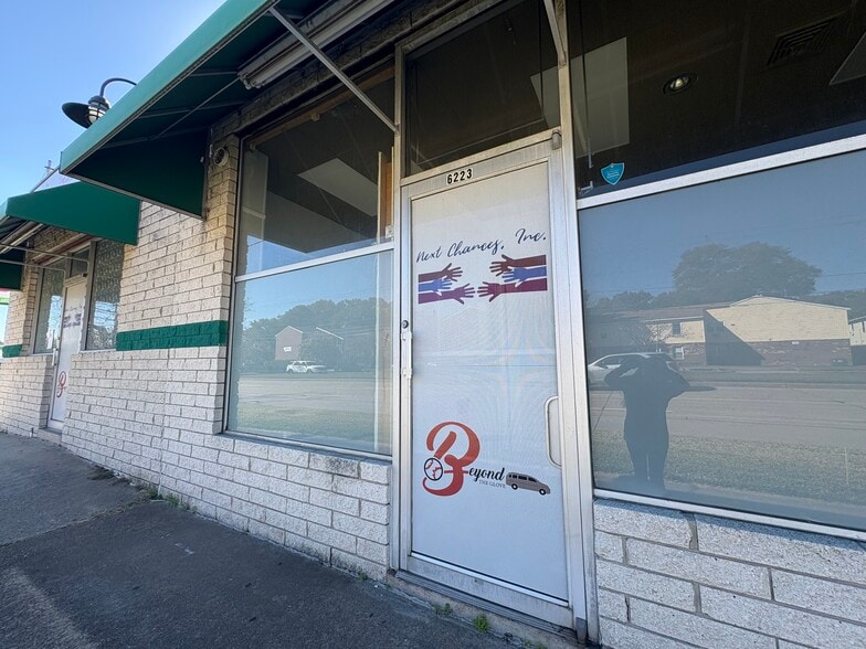 6221-6224 Sewells Point Rd, Norfolk, VA for lease - Building Photo - Image 2 of 8