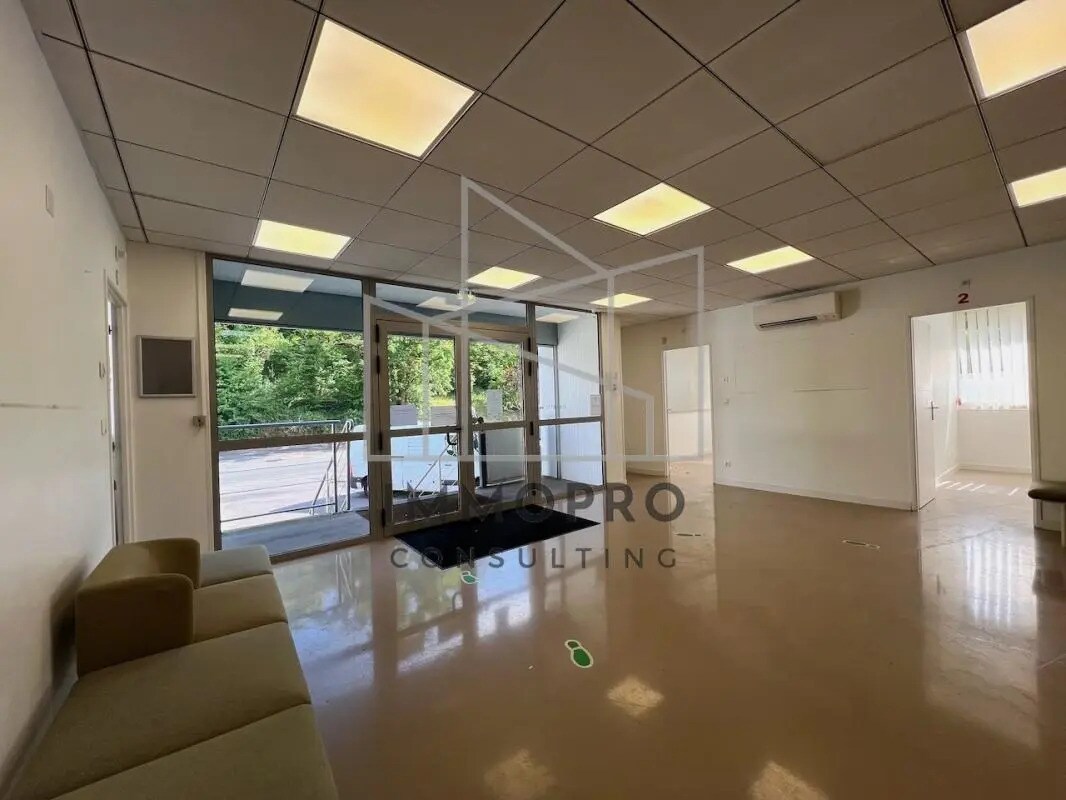 Office in Petit-Couronne for lease Lobby- Image 1 of 9