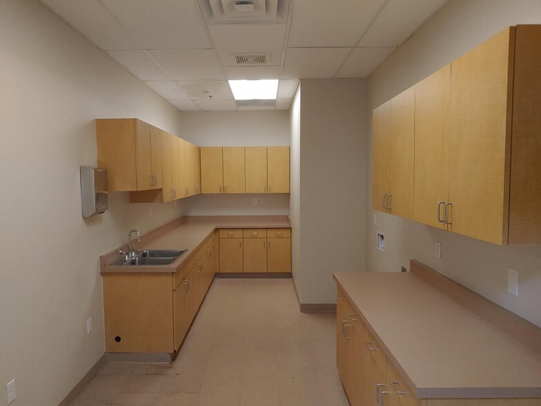 17431 N 71st Dr, Glendale, AZ for lease - Building Photo - Image 3 of 9