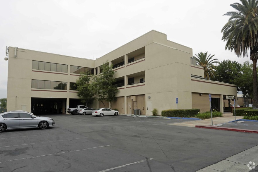 250 W 1st St, Claremont, CA for lease - Building Photo - Image 3 of 5