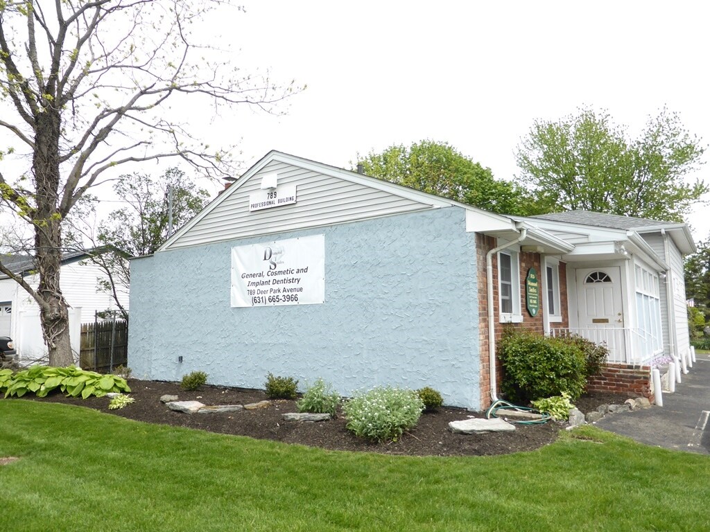 789 Deer Park Ave, North Babylon, NY 11703