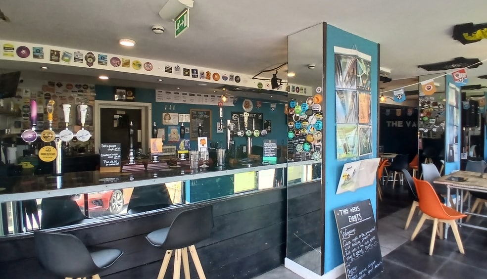 48 Saltaire Rd, Shipley for sale - Interior Photo - Image 3 of 5