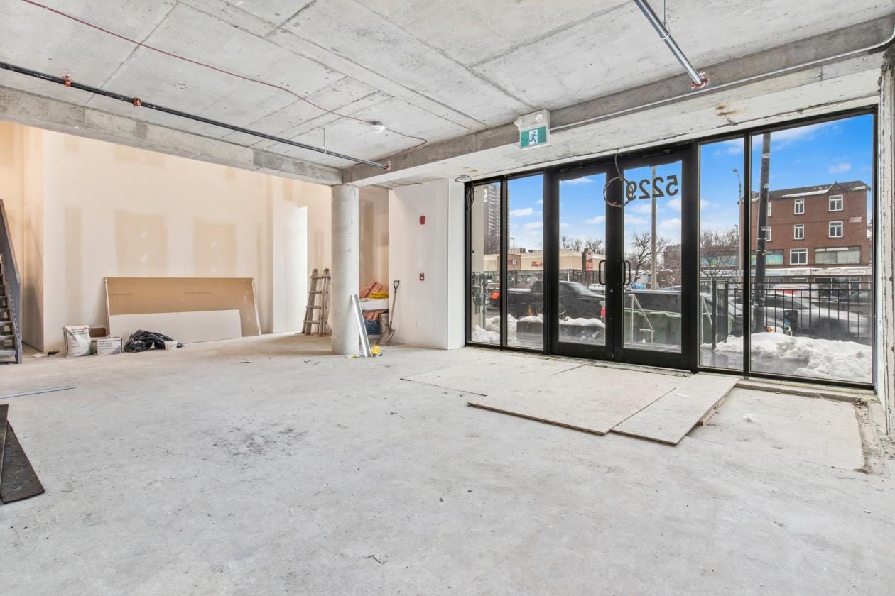 5229 Boul Décarie, Montréal, QC for sale Interior Photo- Image 1 of 2