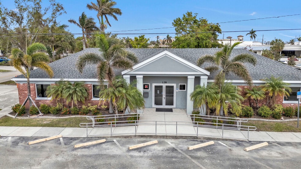 128 W Charlotte Ave, Punta Gorda, FL for sale - Building Photo - Image 1 of 65