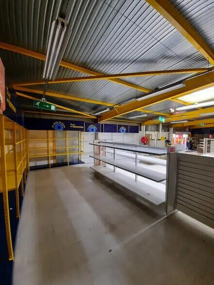 5 Rue Maurice Ravel, Argentan for lease - Building Photo - Image 3 of 8