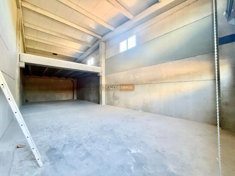 Industrial in Le Muy for lease - Interior Photo - Image 1 of 4