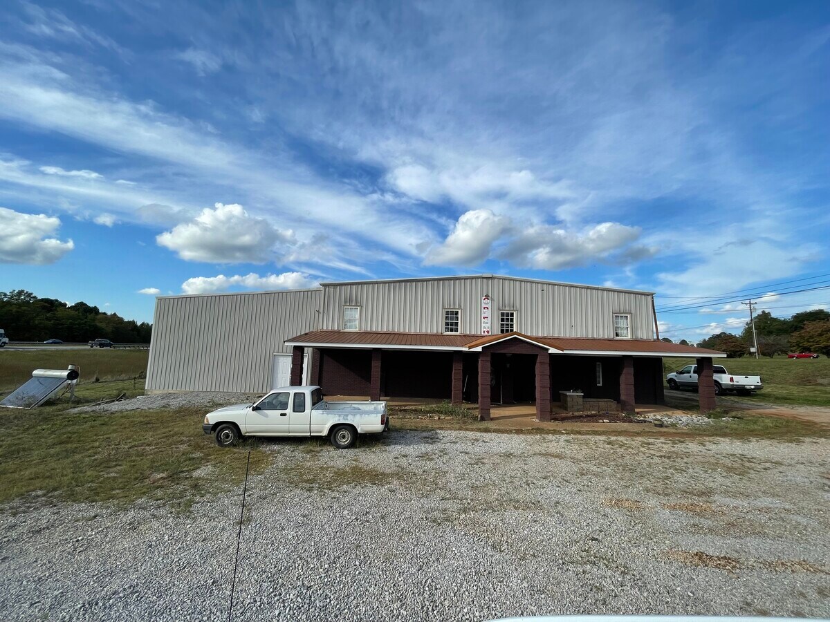 3647 Roberts Matthews Hwy, Sparta, TN 38583