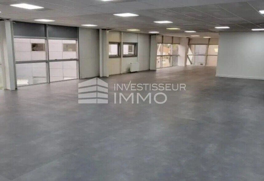Office in Champigny-sur-Marne for lease - Interior Photo - Image 2 of 5