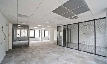 33 Rue François Ier, Paris for lease Interior Photo- Image 2 of 5