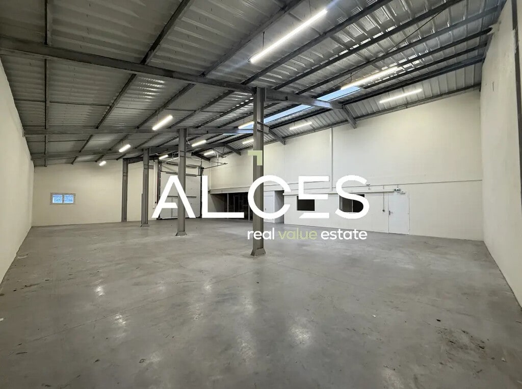 Location Local d'activités 415 m² - Photo 1