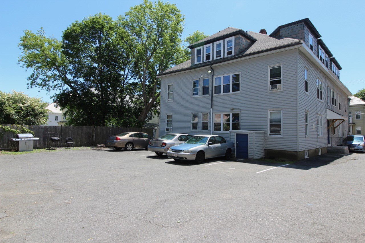 15 Leach St, Salem, MA 01970