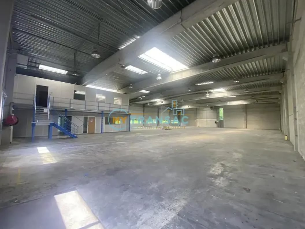 Industrial in Chilly-Mazarin for lease Interior Photo- Image 1 of 8