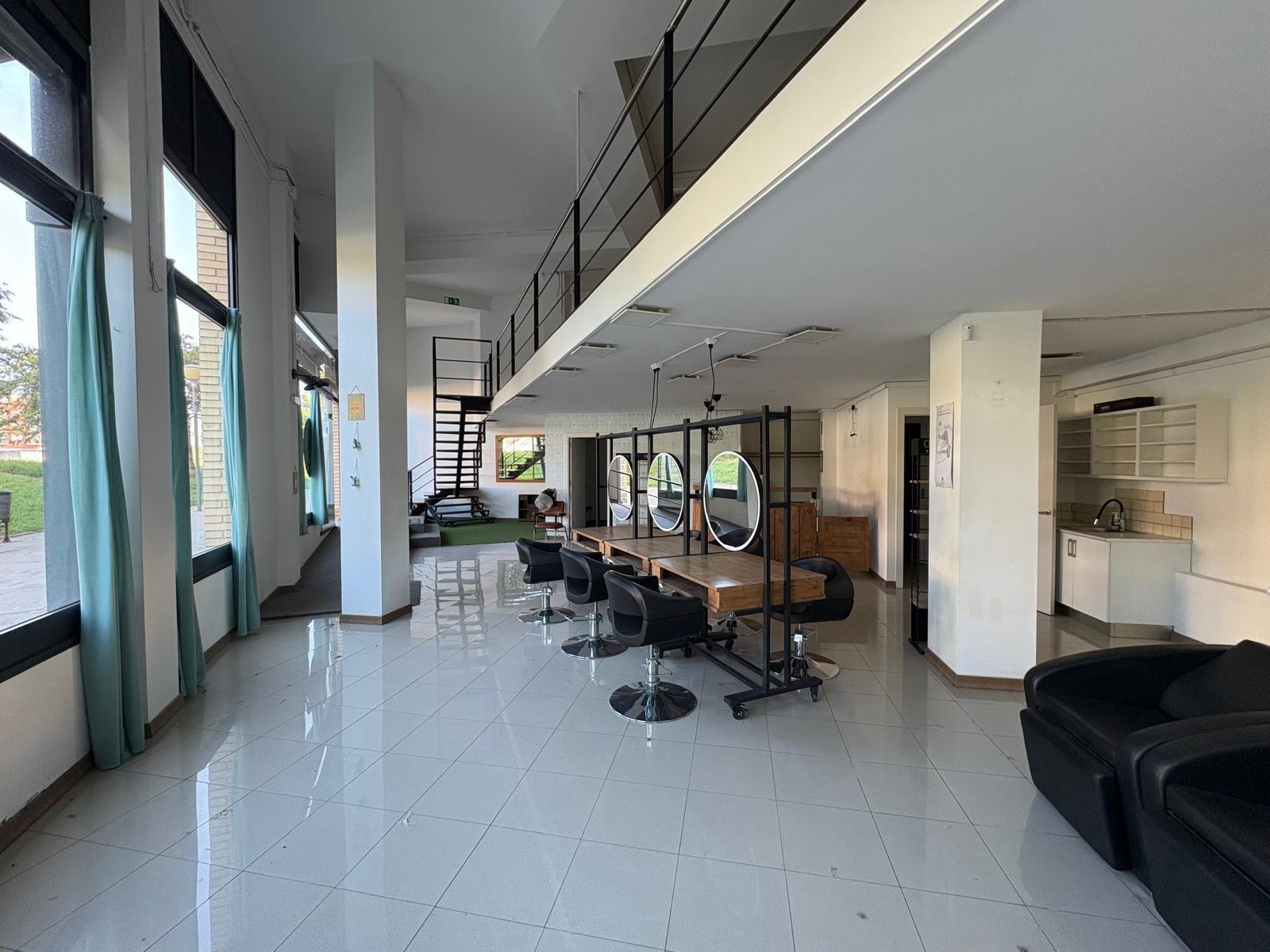 Retail in Montcada i Reixac, Barcelona for lease Interior Photo- Image 1 of 10