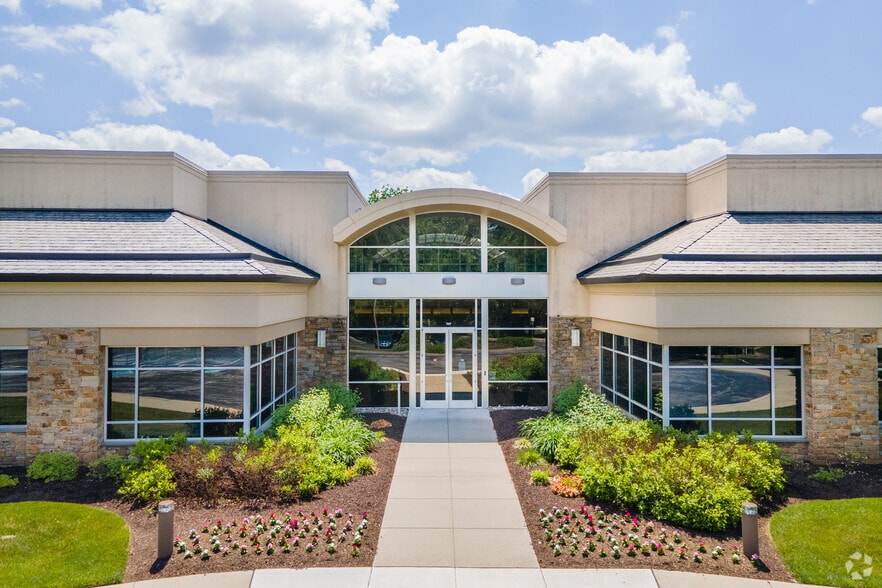 747 Constitution Dr, Exton, PA for lease - Building Photo - Image 3 of 8