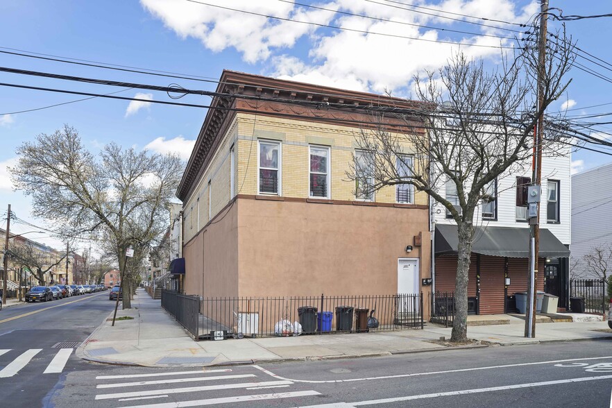 351 Onderdonk Ave, Flushing, NY for sale - Building Photo - Image 1 of 6