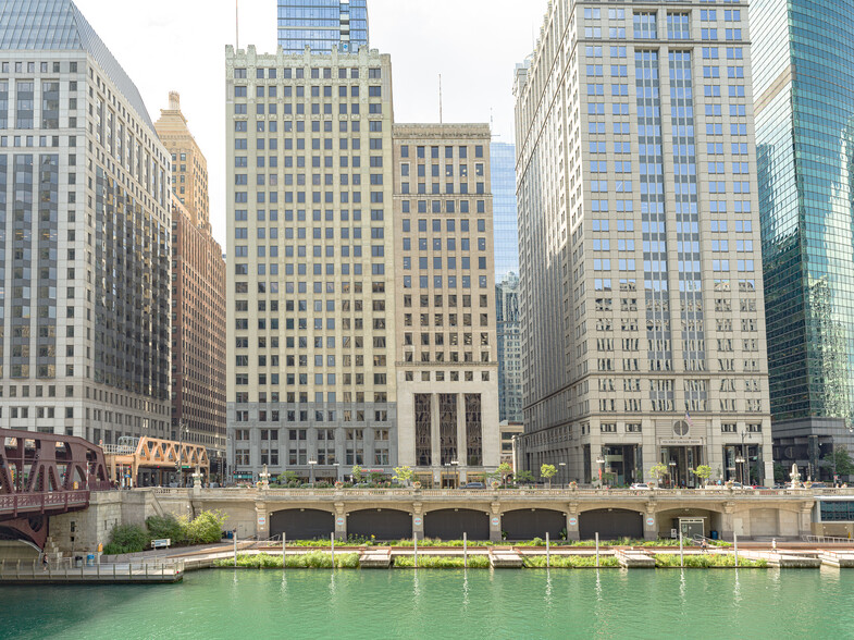 211 W Wacker Dr, Chicago, IL for lease - Building Photo - Image 1 of 13