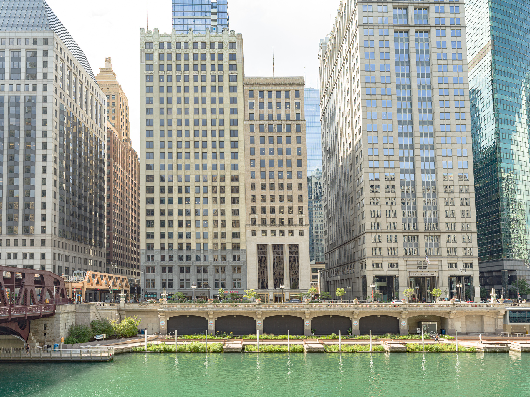 211 W Wacker Dr, Chicago, IL for lease Building Photo- Image 1 of 14
