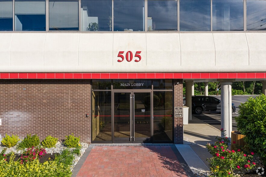 505 Thornall St, Edison, NJ for lease - Building Photo - Image 3 of 13