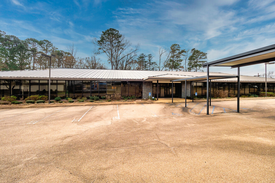 2510 Lakeland Ter, Jackson, MS for lease - Building Photo - Image 1 of 19