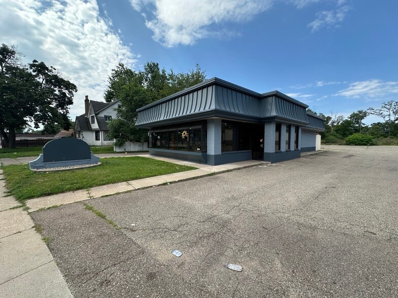 2814 Portage St, Kalamazoo, MI for lease - Building Photo - Image 2 of 14