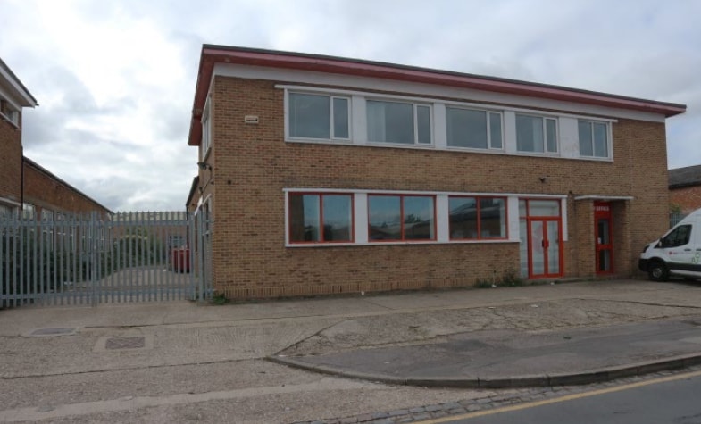 1 Cremyll Rd, Reading for sale Primary Photo- Image 1 of 1