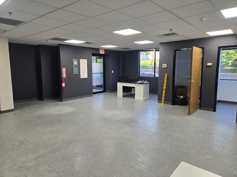 669 Broad Ave, Ridgefield, NJ for lease - Building Photo - Image 3 of 9