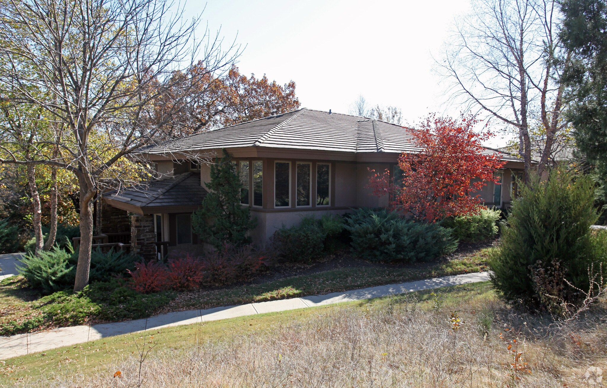 25255 W 102nd Ter, Olathe, KS for sale Primary Photo- Image 1 of 1