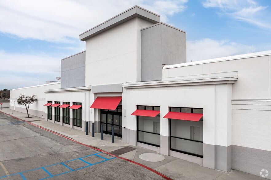 2201 S Interstate 35 E, Denton, TX for sale - Building Photo - Image 1 of 1