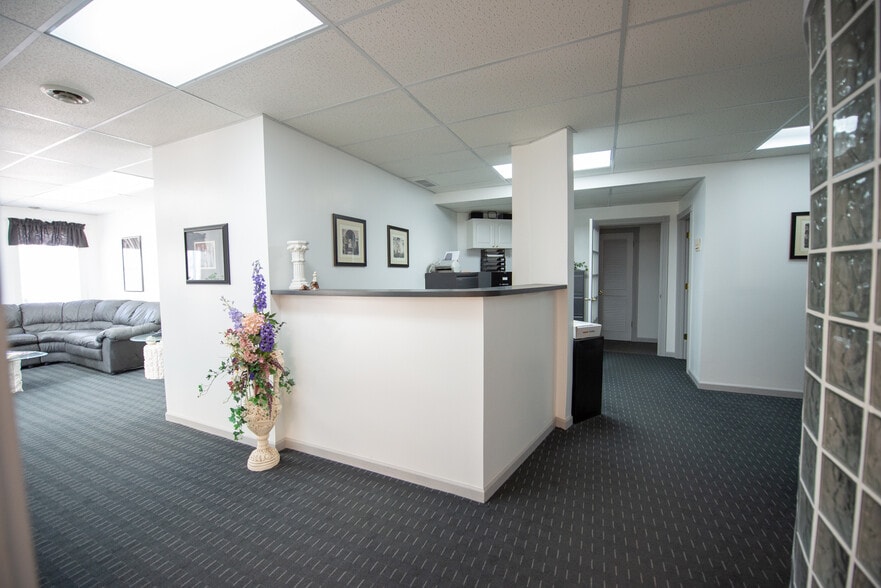 6 Morgan, Valparaiso, IN for lease - Interior Photo - Image 3 of 22