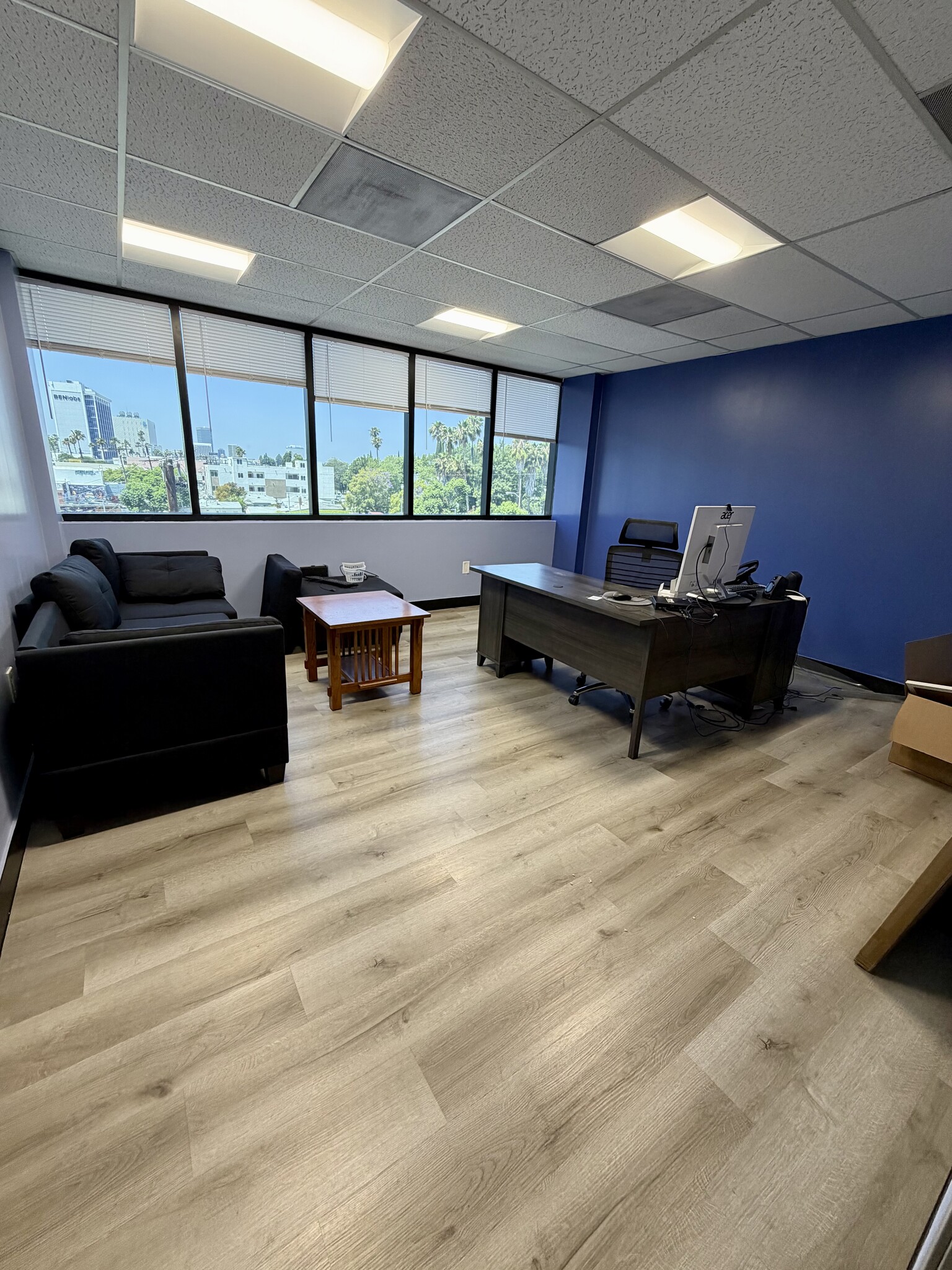 4419 Van Nuys Blvd, Sherman Oaks, CA for lease Interior Photo- Image 1 of 11