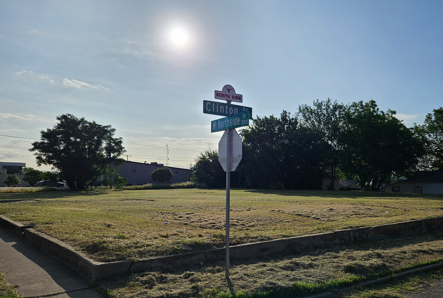 323, 325, 3299 Northside Dr & 1222 Clinton Ave, Fort Worth, TX for sale - Building Photo - Image 3 of 7