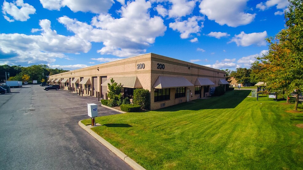 200 Blydenburgh Rd, Islandia, NY 11749