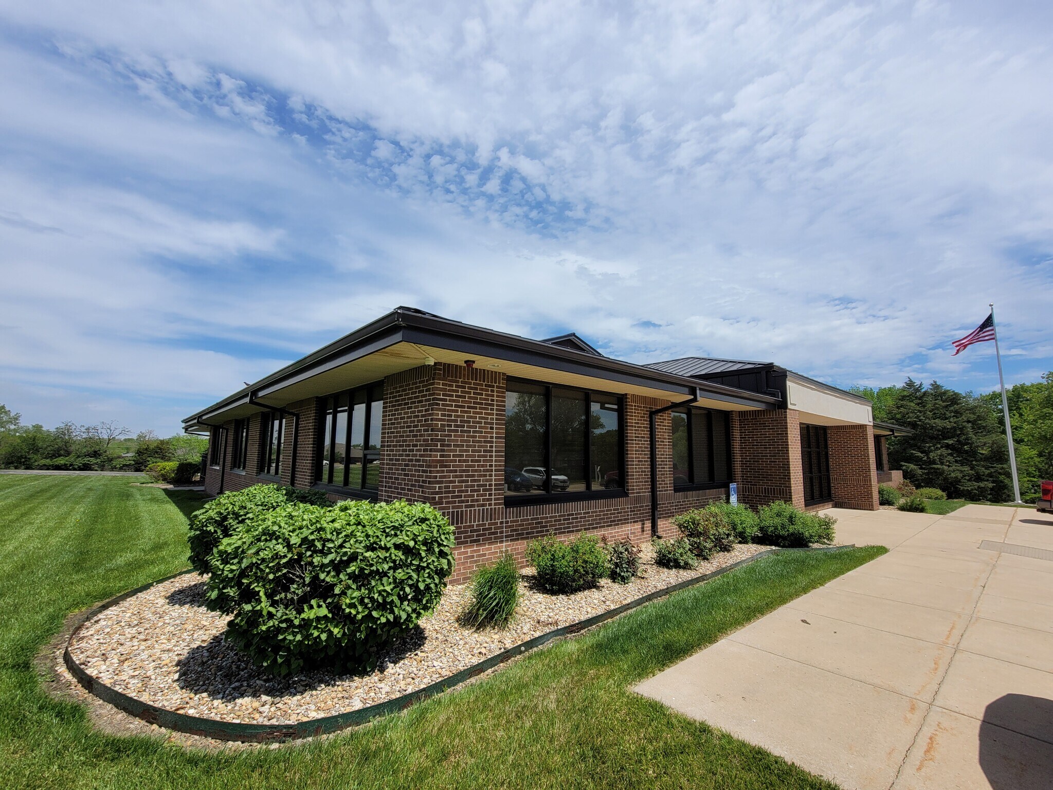 5830 SW Drury Ln, Topeka, KS for sale Building Photo- Image 1 of 1