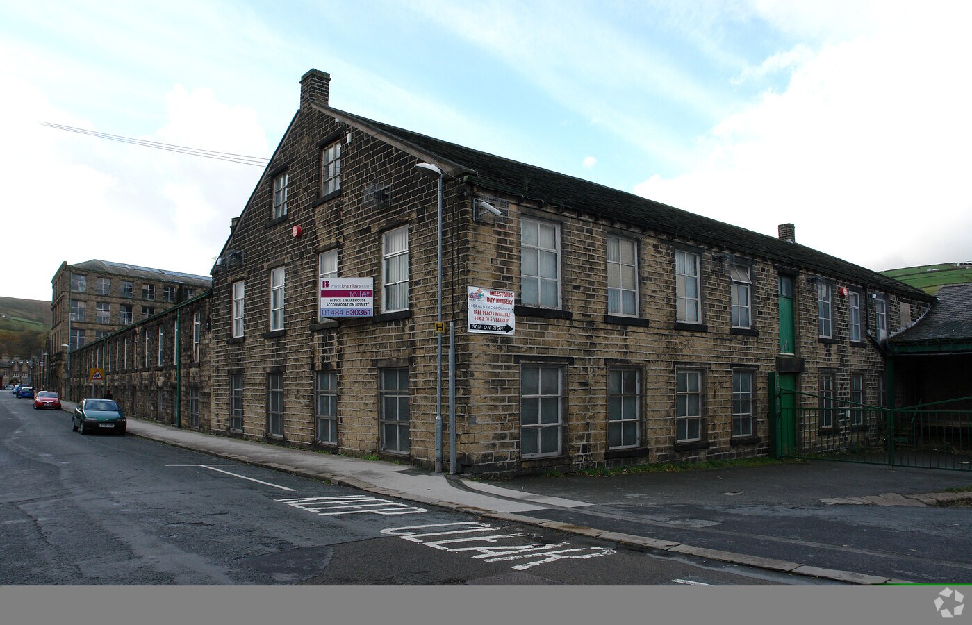 Brougham Rd, Huddersfield, HD7 6AZ New Mills