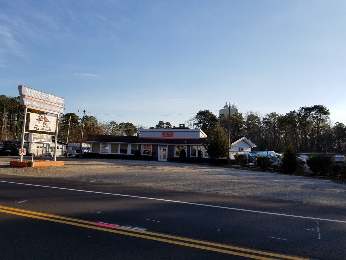 545 Mantoloking Rd, Brick, NJ 08723