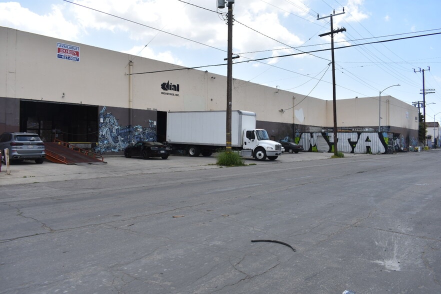 3628-3640 Noakes St, Los Angeles, CA for lease - Building Photo - Image 1 of 13