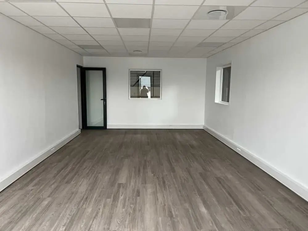 Office in Corbas for lease Interior Photo- Image 1 of 2