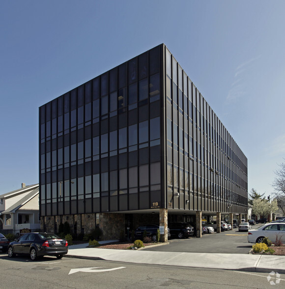 119 N Park Ave, Rockville Centre, NY for lease - Building Photo - Image 3 of 8