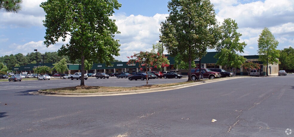 1100 N Raleigh Blvd, Raleigh, NC for lease - Building Photo - Image 1 of 4