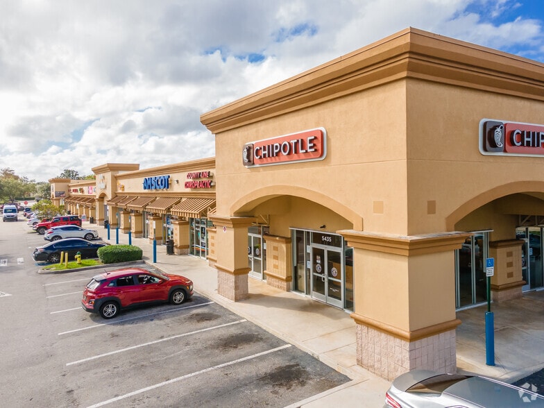 7720-7748 W Commercial Blvd, Lauderhill, FL for lease - Building Photo - Image 1 of 6