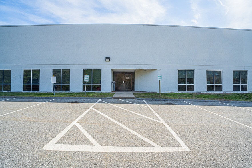 10 Lyberty Way, Westford, MA for lease - Building Photo - Image 3 of 31