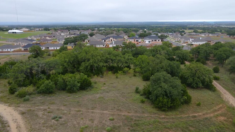 718 W Windcrest St, Fredericksburg, TX 78624