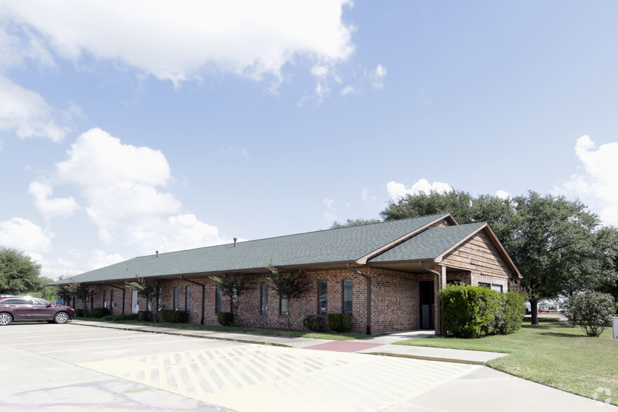 501 Graham Rd, College Station, TX for lease - Building Photo - Image 1 of 4