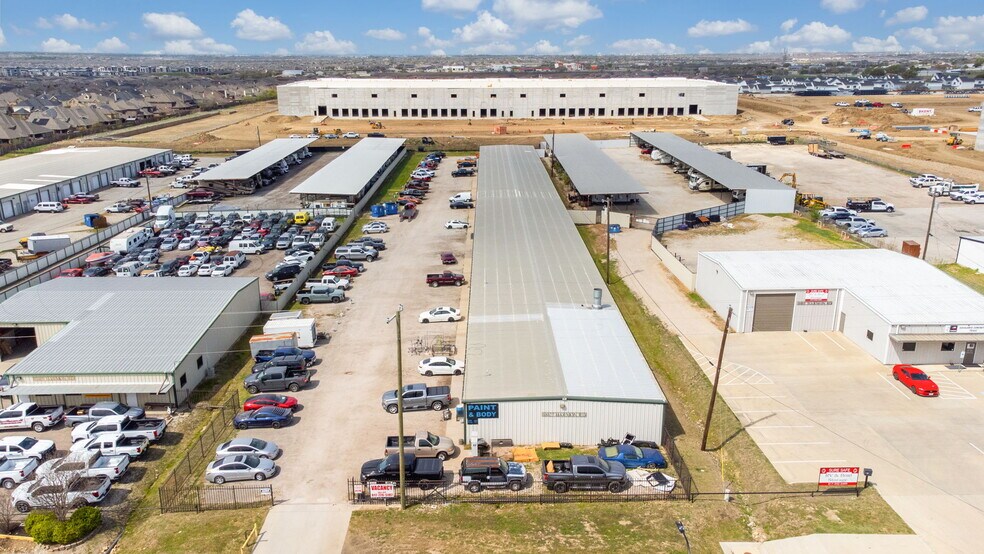 10027 Harmon Rd, Fort Worth, TX for lease - Building Photo - Image 2 of 26