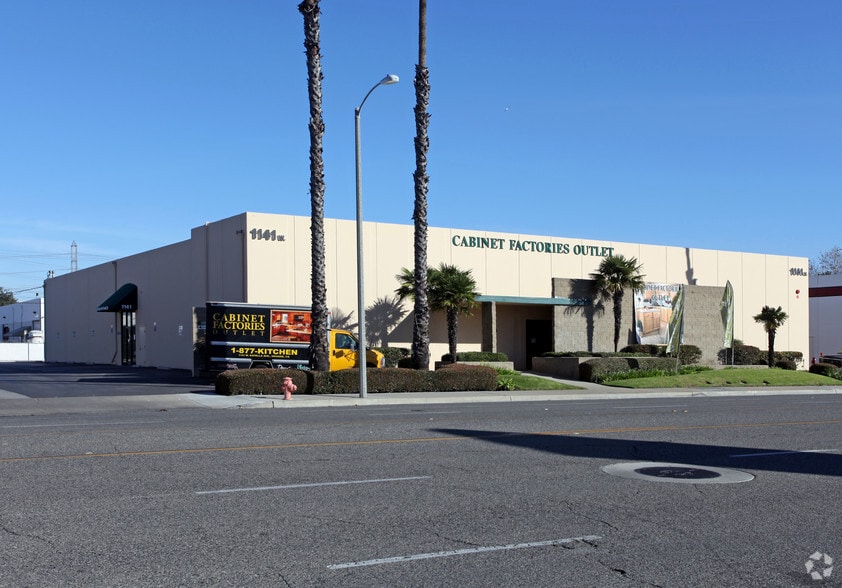 1141 W Katella Ave, Orange, CA for lease - Building Photo - Image 2 of 2