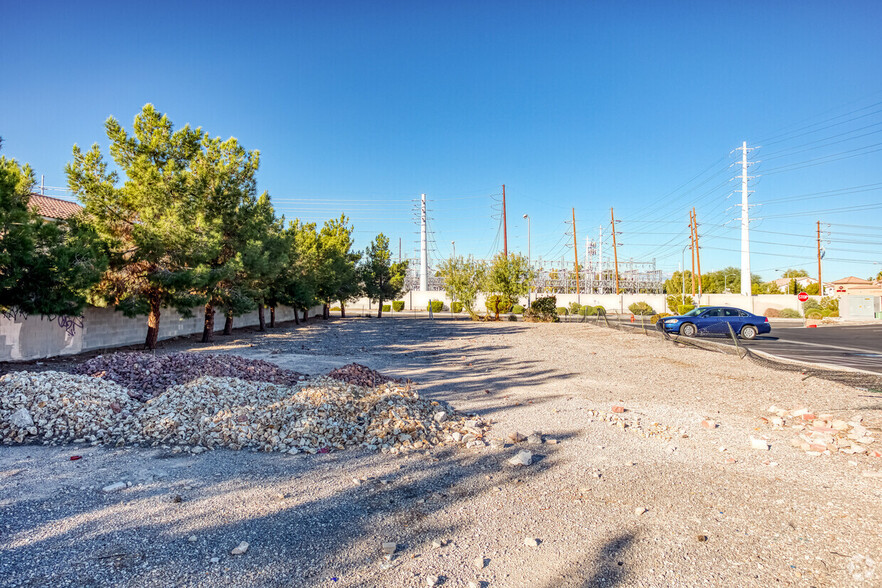 5805 E Sahara Ave, Las Vegas, NV for lease - Building Photo - Image 2 of 17