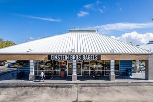 The Promenade At Bay Colony - Pub