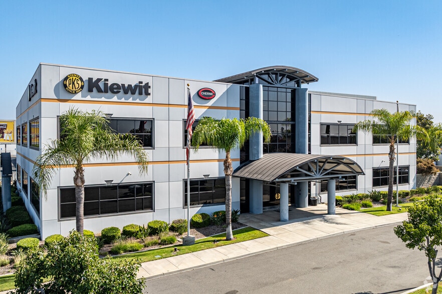 10704 Shoemaker Ave, Santa Fe Springs, CA for sale - Building Photo - Image 2 of 5