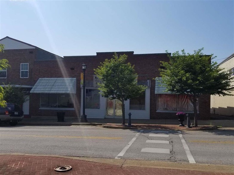 113 N Main St, KY 42261